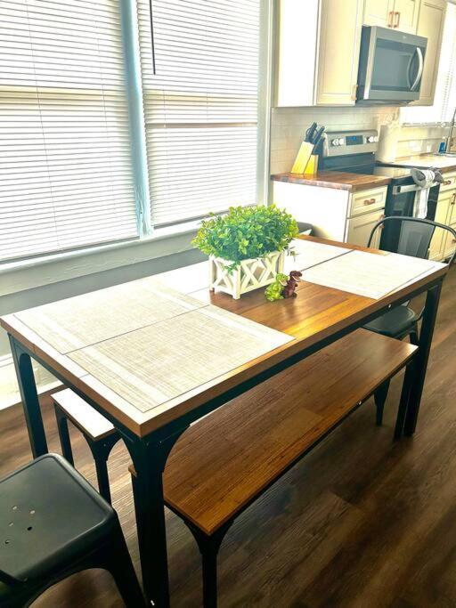Villa Downtown Charm, 3 Bdr, Near Rest And Bars *