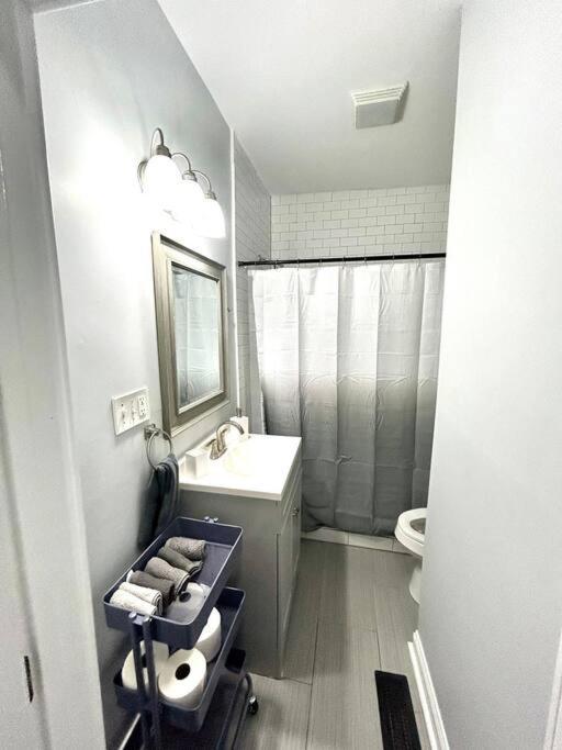 Downtown Charm, 3 Bdr, Near Rest And Bars *