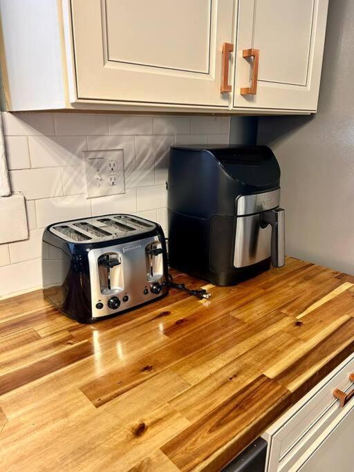 Villa Downtown Charm, 3 Bdr, Near Rest And Bars